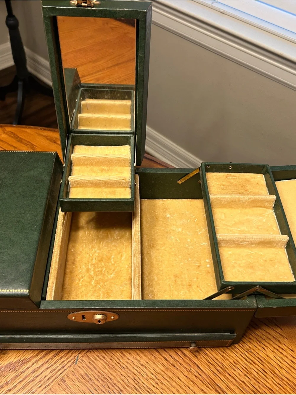Vintage Green Jewelry Storage Box with Mirror and Velvet Lining